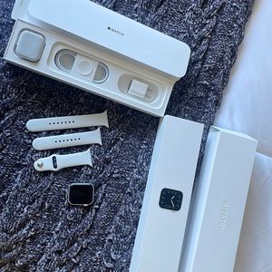 iWatch Series 5 Silver Aluminum Case 44mm